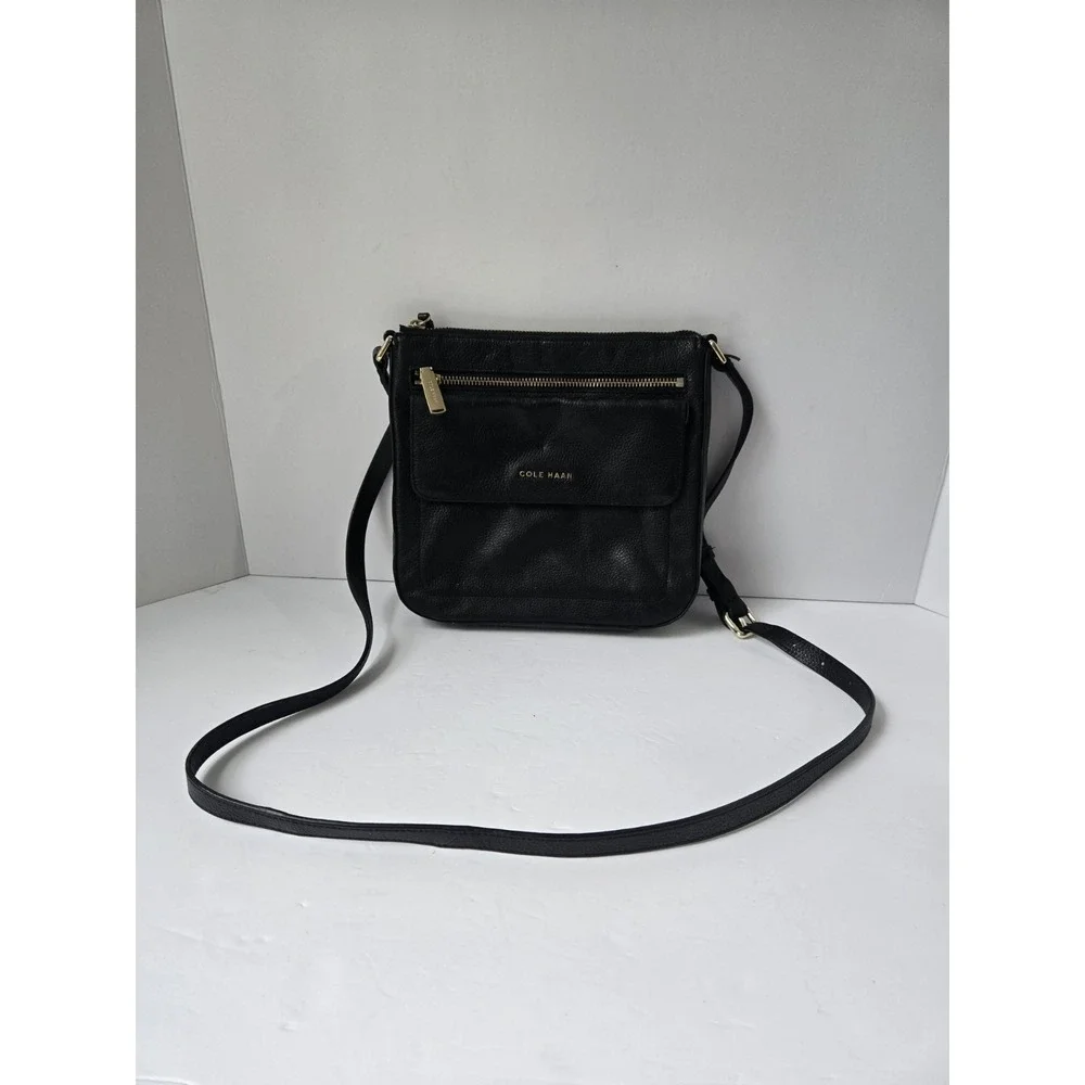Cole Hann black shoulder bag crossbody‎ adjustable strap purse